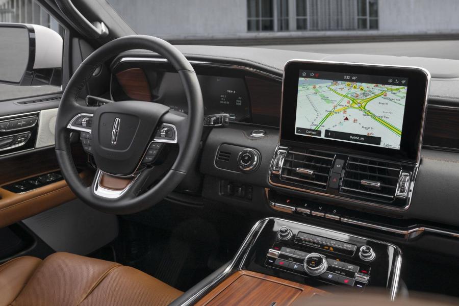Панель приборов Lincoln Navigator Monochromatic 2019 года  (фото 10 из 17)